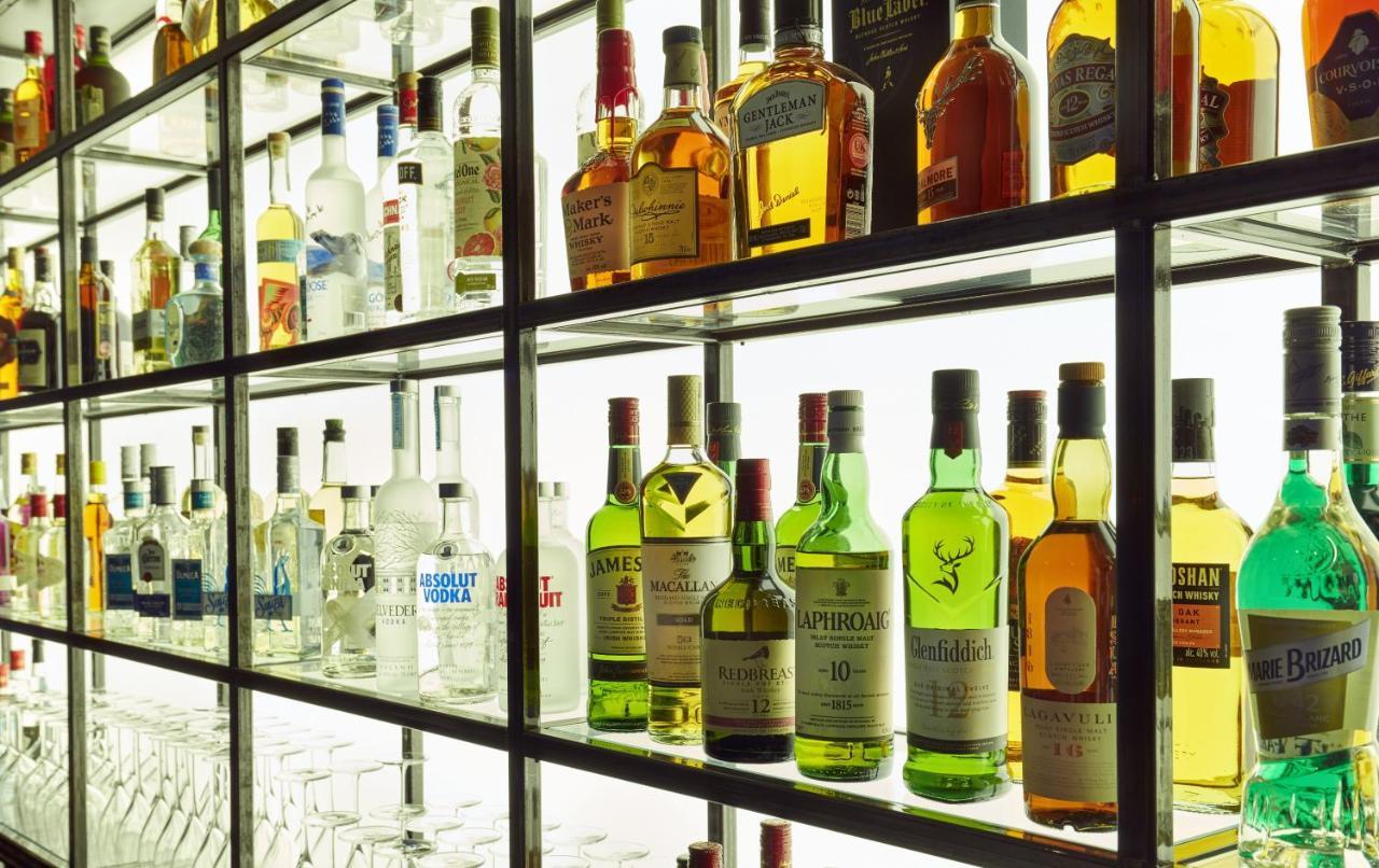 Nyx Hotel London Holborn By Leonardo Hotels Exterior foto Various Scotch whiskies