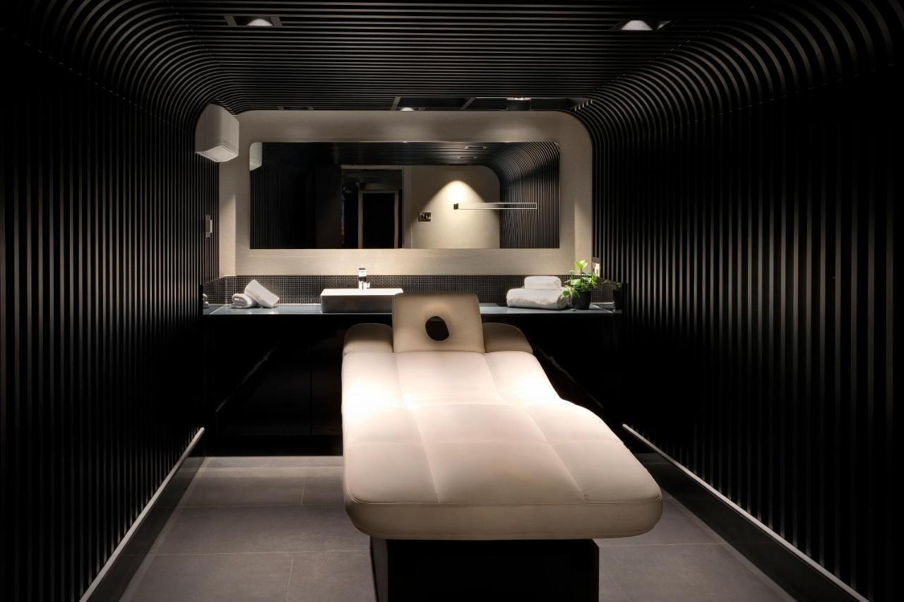 Nyx Hotel London Holborn By Leonardo Hotels Exterior foto The spa at the Mandarin Oriental, Hong Kong